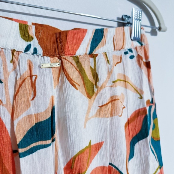 Roxy - Floral Printed Slit Front Pants - Picture 6 of 6